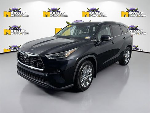 Used 2022 Toyota Highlander Limited image 1