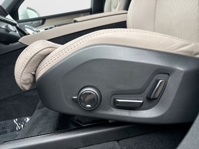 Certified 2025 Volvo XC90 B6 Ultra AWD/4WD image 17