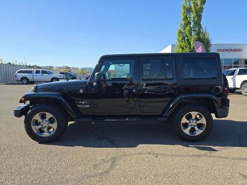 Used 2018 Jeep Wrangler Unlimited Sahara AWD/4WD image 2