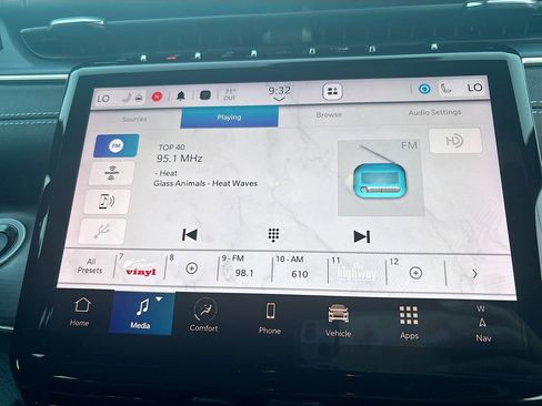 Used 2024 Jeep Grand Cherokee Overland w/ Advanced Protech Group III image 31