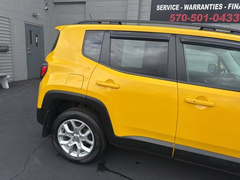 Used 2017 Jeep Renegade Latitude AWD/4WD image 9