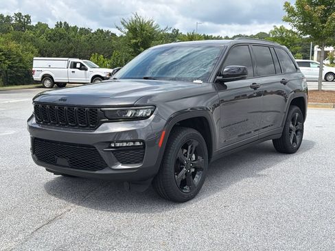 Used 2024 Jeep Grand Cherokee Limited w/ Black Appearance Package AWD/4WD image 3