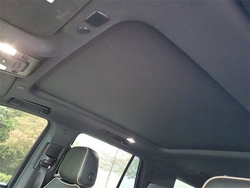 Used 2021 Chevrolet Tahoe Premier w/ Premium Package image 22