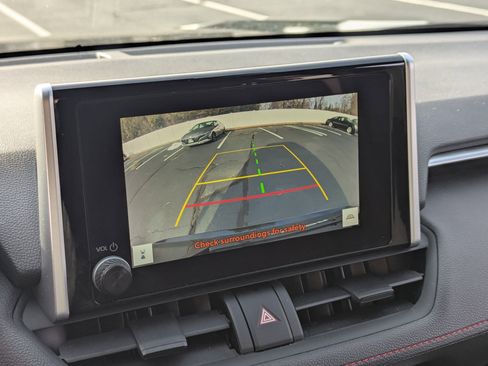 Used 2023 Toyota RAV4 SE image 17