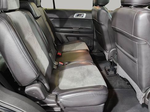 Used 2015 Ford Explorer XLT w/ Equipment Group 202B FWD image 24