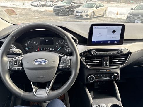 Used 2022 Ford Escape SE w/ SE Sport Appearance Package image 12