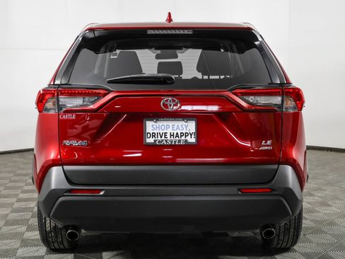 Used 2022 Toyota RAV4 LE AWD/4WD image 16