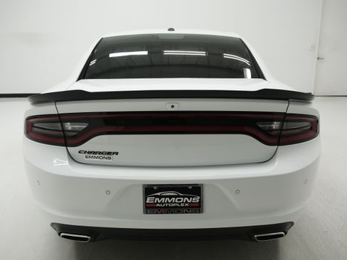 Used 2020 Dodge Charger SXT w/ Blacktop Package RWD image 5