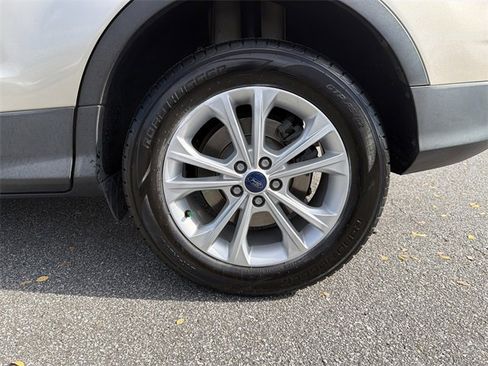 Used 2017 Ford Escape SE w/ Equipment Group 201A image 20