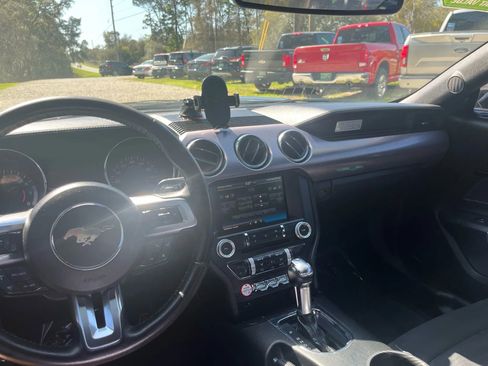 Used 2017 Ford Mustang Coupe image 27