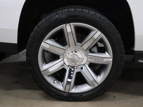 Used 2020 Cadillac Escalade ESV Premium Luxury image 34