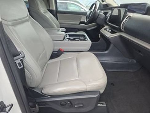 Used 2025 Ford Expedition Active AWD/4WD image 14