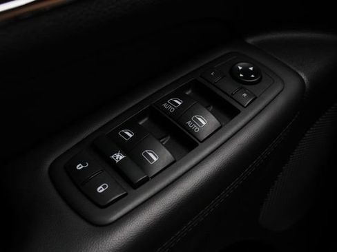 Used 2021 Jeep Grand Cherokee Limited AWD/4WD image 9