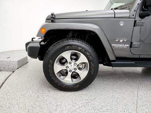 Used 2017 Jeep Wrangler Unlimited Sahara w/ Connectivity Group AWD/4WD image 24