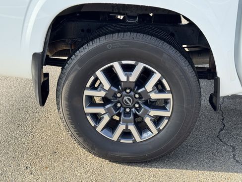 Used 2024 Nissan Frontier SL w/ Technology Package image 41