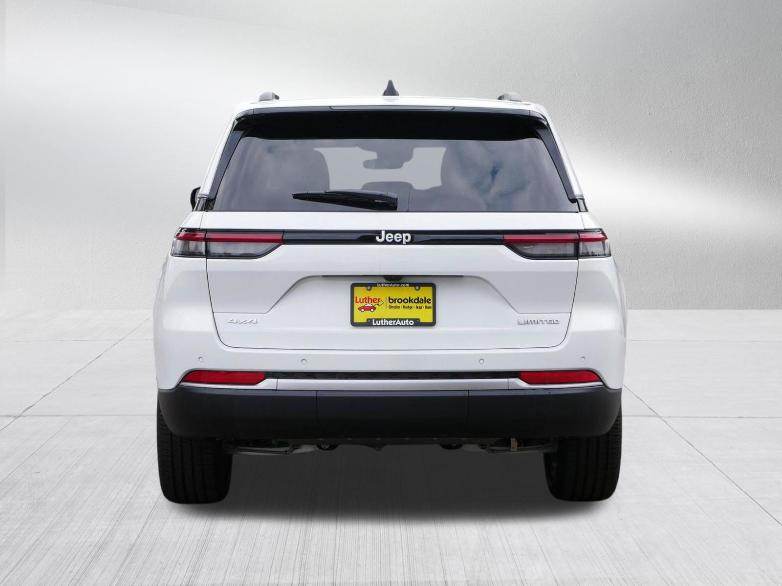 New 2026 Jeep Grand Cherokee Limited w/ Trailer Tow Package AWD/4WD image 6