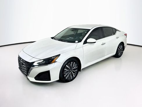 Used 2023 Nissan Altima 2.5 SV FWD image 3