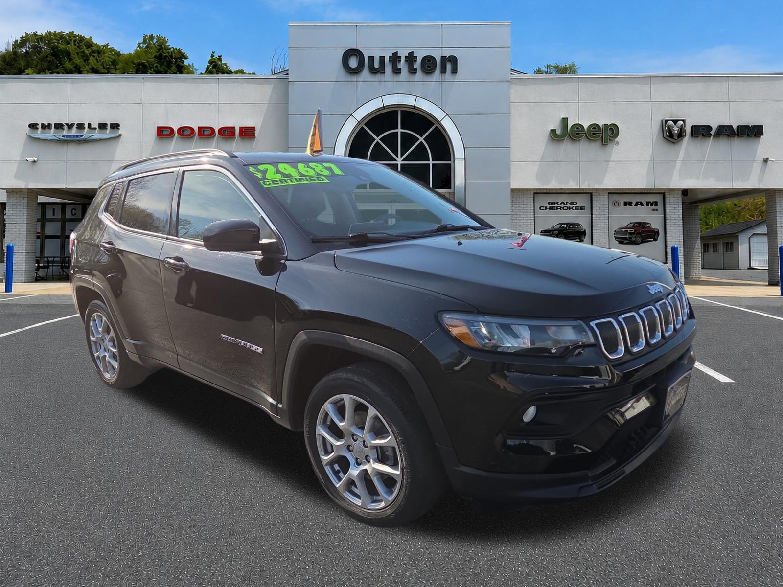Certified 2022 Jeep Compass Latitude AWD/4WD image 1