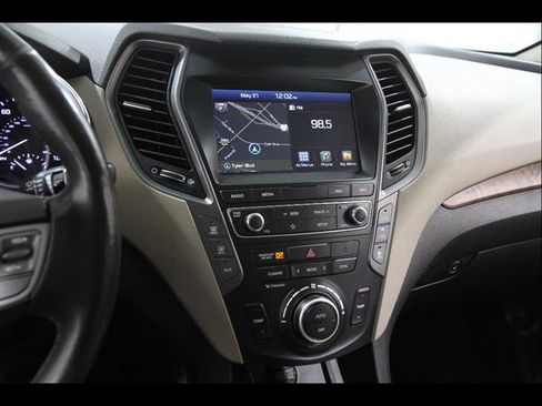 Used 2019 Hyundai Santa Fe XL AWD/4WD image 10