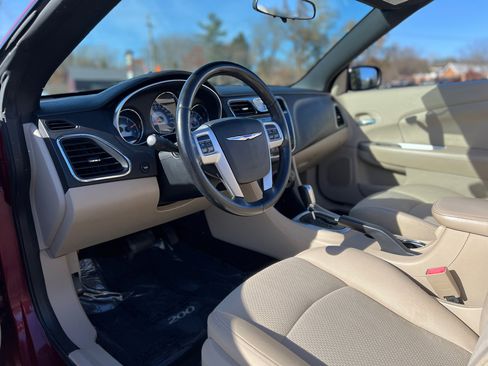 Used 2012 Chrysler 200 Touring image 27