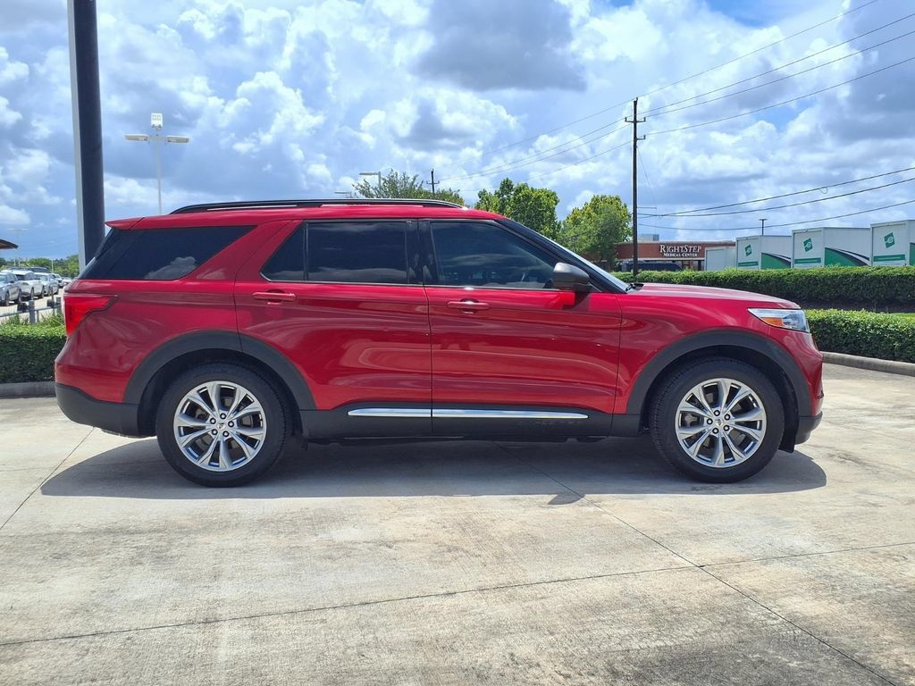 Used 2021 Ford Explorer XLT w/ Equipment Group 202A RWD image 8