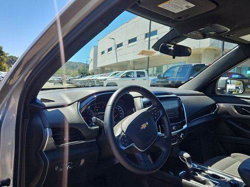 Used 2023 Chevrolet Traverse LT FWD image 10
