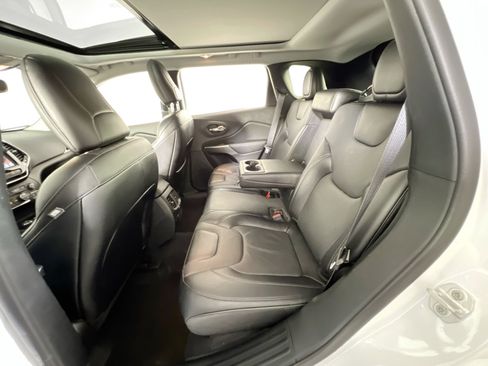 Used 2022 Jeep Cherokee Limited image 24