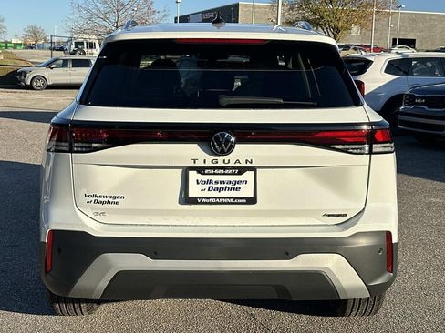 New 2026 Volkswagen Tiguan SE AWD/4WD image 3