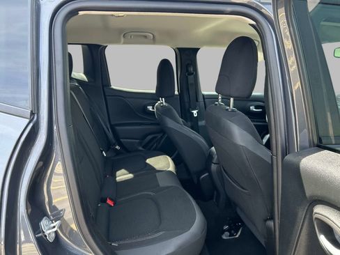 Certified 2023 Jeep Renegade Latitude w/ Premium Group AWD/4WD image 15