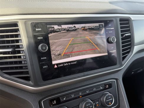 Used 2021 Volkswagen Atlas Cross Sport SE w/ V6 Towing Package image 19