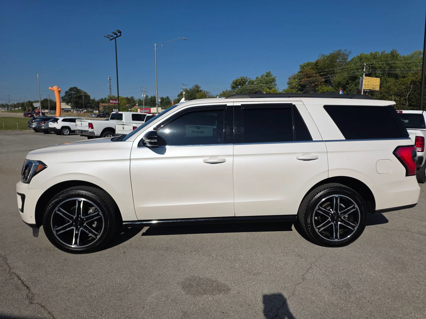Used 2019 Ford Expedition Limited w/ Equipment Group 303A AWD/4WD image 2