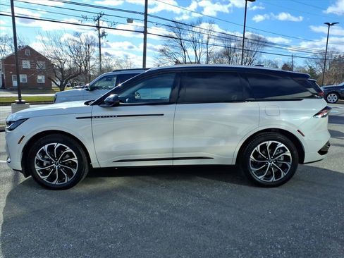 Certified 2025 Lincoln Nautilus Reserve image 7