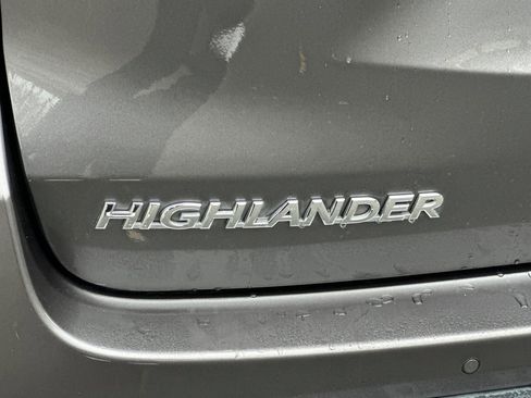 Used 2017 Toyota Highlander Limited image 39