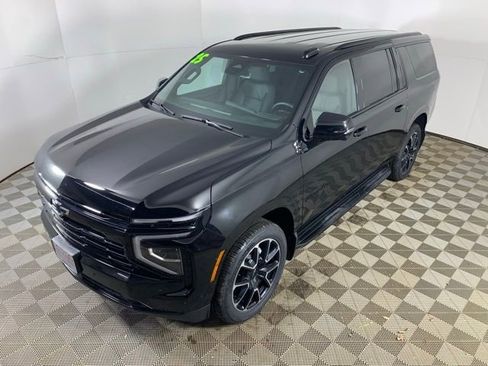 Used 2025 Chevrolet Suburban RST w/ Comfort Package image 9