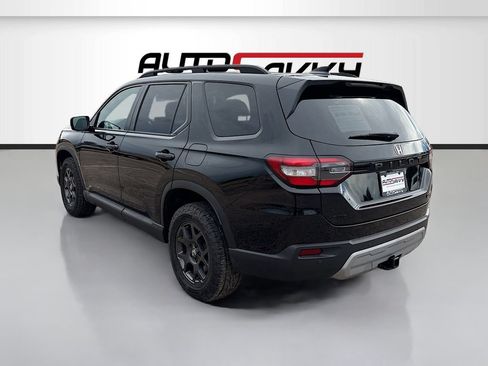 Used 2025 Honda Pilot TrailSport image 5