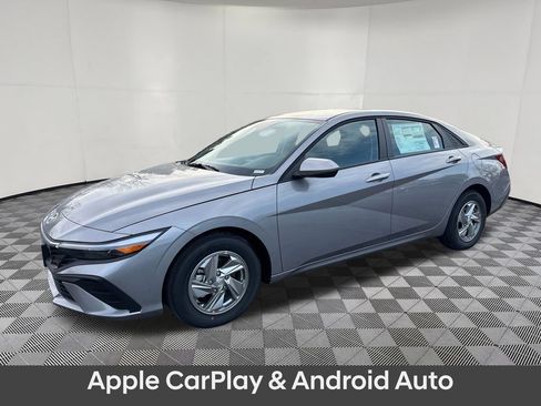 Used 2026 Hyundai Elantra SE w/ Cargo Package FWD image 3