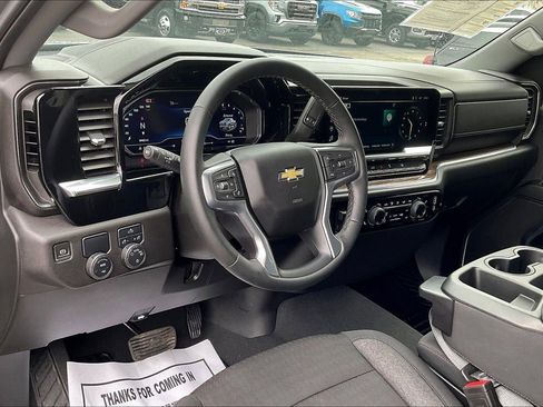 Used 2024 Chevrolet Silverado 1500 LT image 13