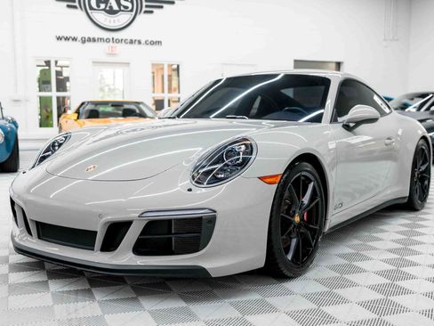 Used 2018 Porsche 911 Carrera GTS RWD image 3