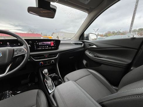 Used 2025 Buick Encore GX Preferred image 33