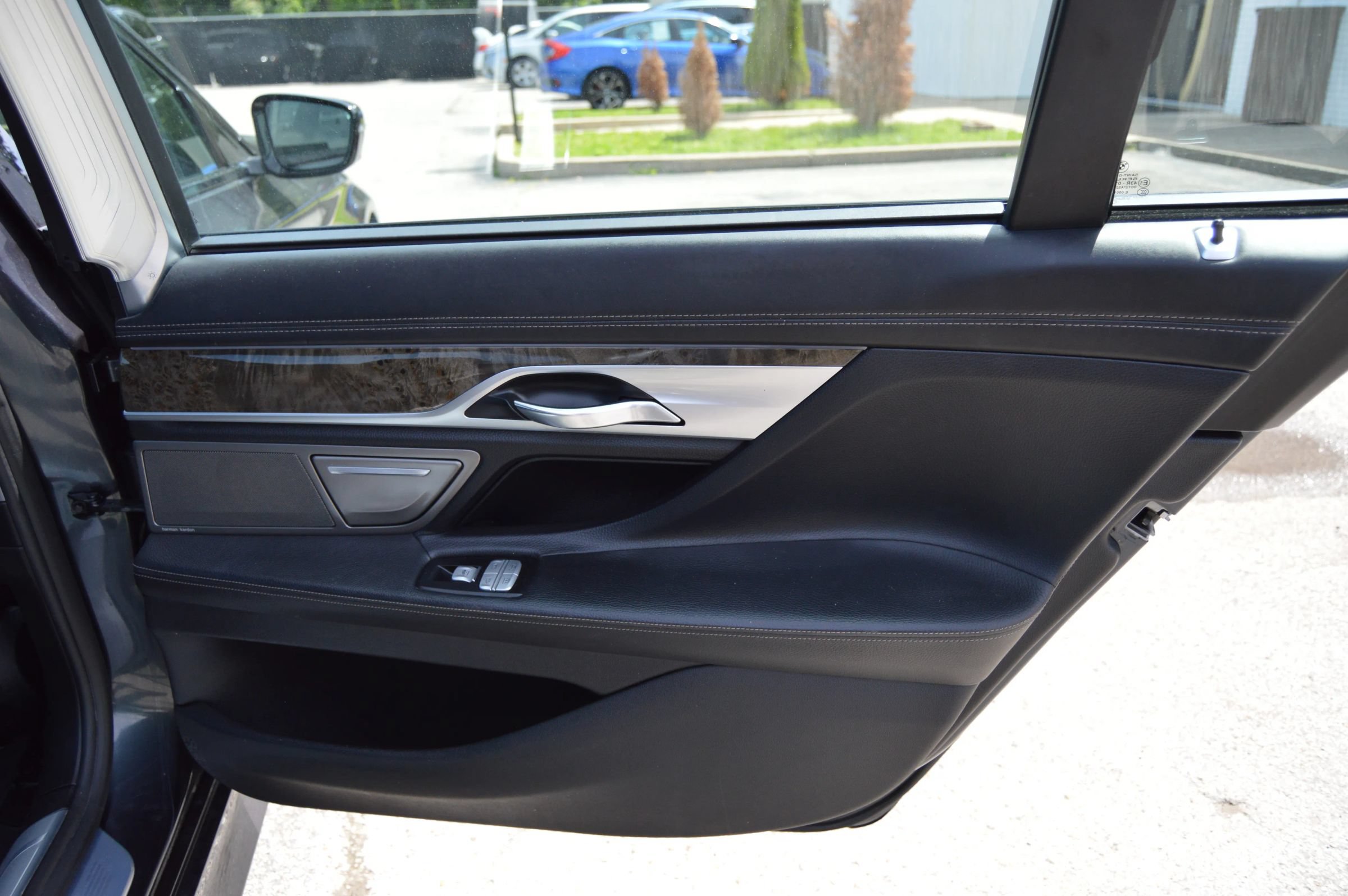 Used 2016 BMW 740i RWD image 28