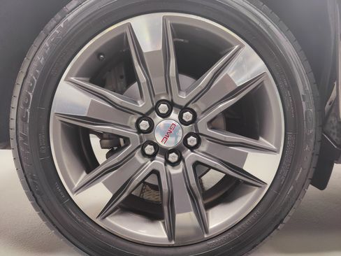 Used 2019 GMC Acadia SLT AWD/4WD image 32