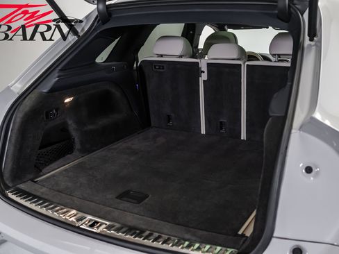 Used 2021 Bentley Bentayga image 55