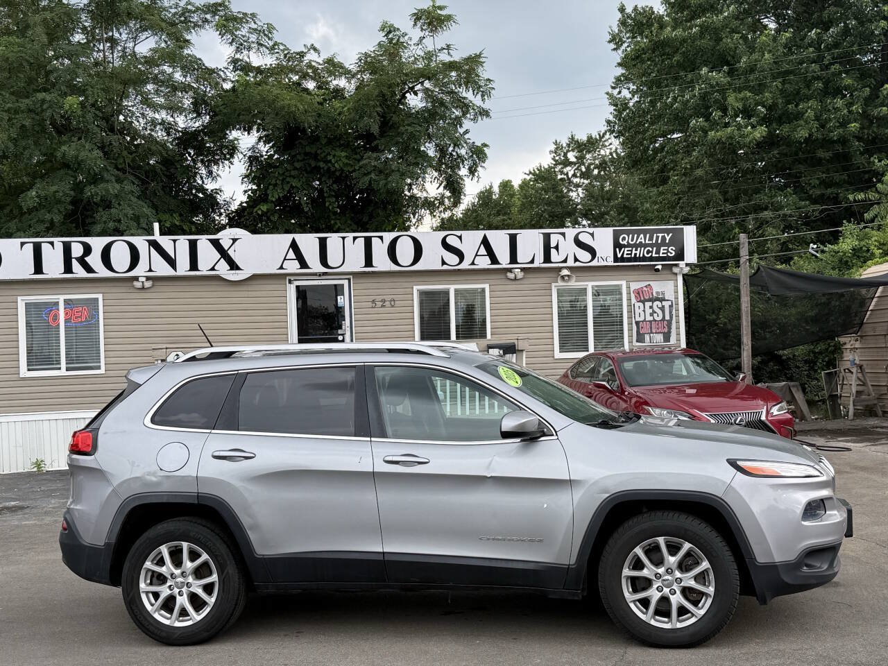 Used 2015 Jeep Cherokee Latitude AWD/4WD image 7