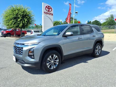 Used 2026 Chevrolet Equinox LT FWD image 9