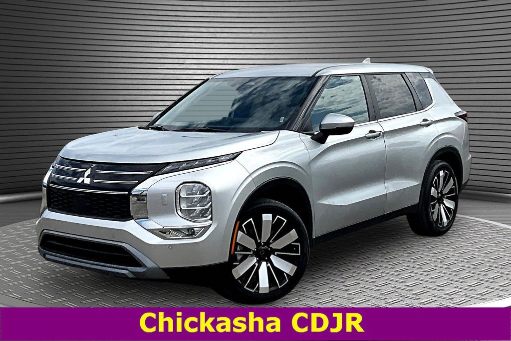 Used 2025 Mitsubishi Outlander SE AWD/4WD image 1