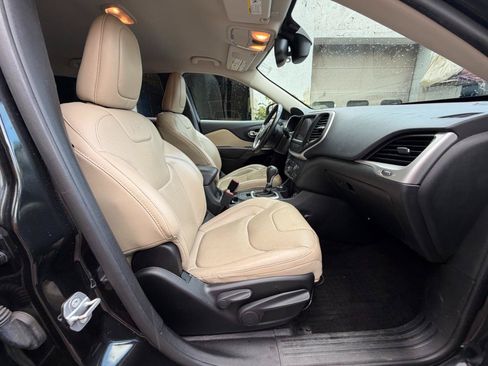 Used 2015 Jeep Cherokee Limited w/ Luxury Group AWD/4WD image 32