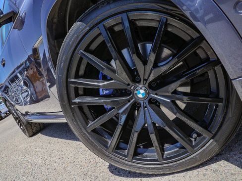 Used 2022 BMW X6 xDrive40i w/ Executive Package AWD/4WD image 2