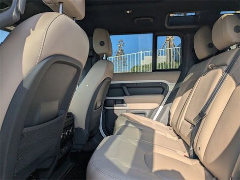 Used 2023 Land Rover Defender 110 SE image 11