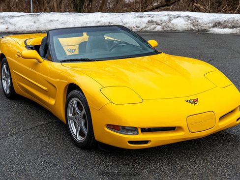 Used 2001 Chevrolet Corvette Convertible w/ Preferred Equipment Group2 image 12
