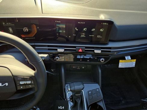 New 2026 Kia Sportage LX w/ LX Convenience Package FWD image 24